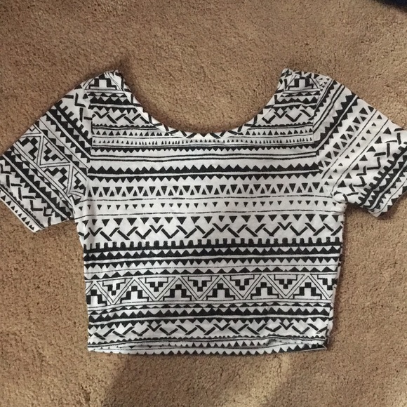 Black and white patterned crop top - Picture 1 of 3